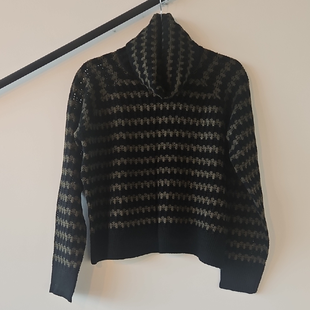 John+Jenn Women's Black and Olive Sweater